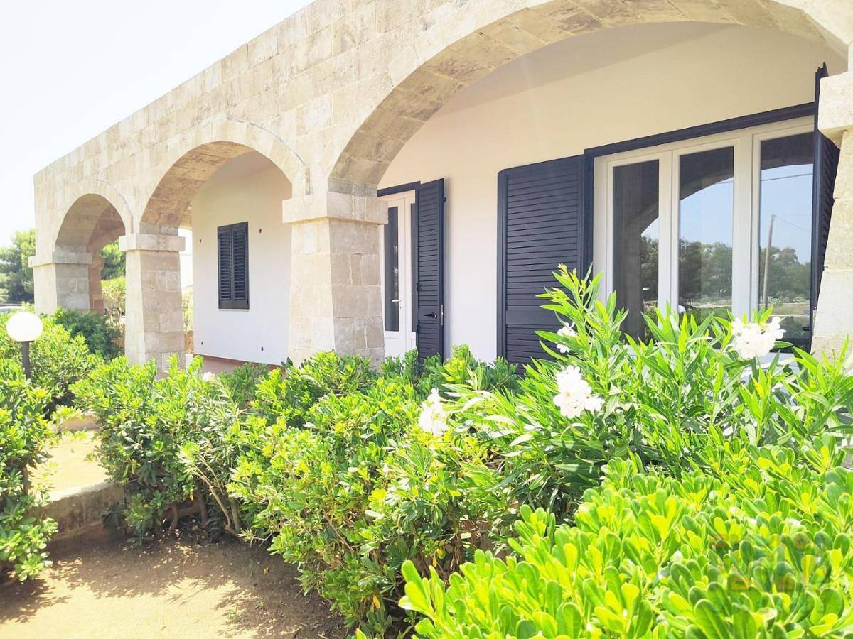 Villa di Nesco Puglia On line in Posto Rosso, Alliste