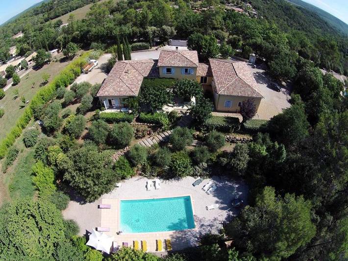 Chambre d’hôte pour 2 personnes, avec jardin et piscine à Le Thoronet