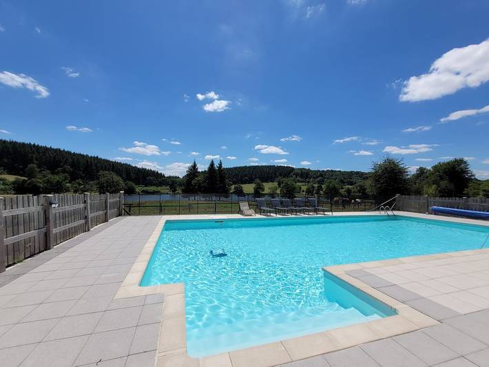 Gîte pour 6 personnes, avec vue sur le lac ainsi que terrasse et piscine - 1