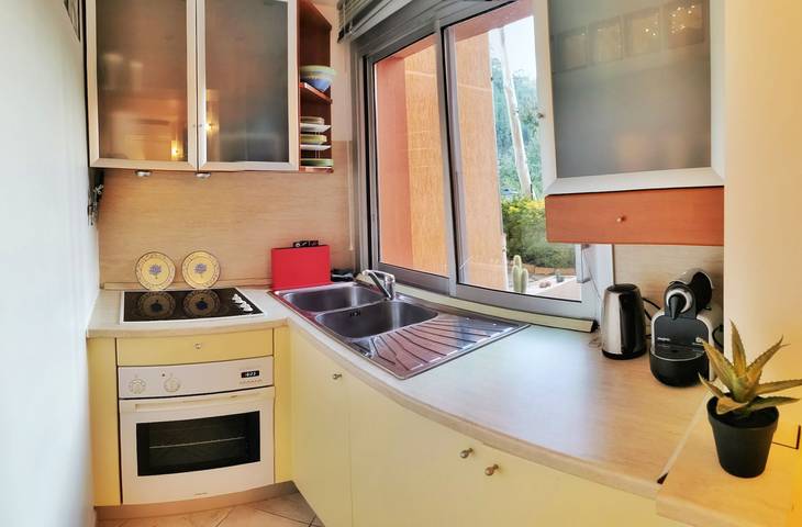 Ferienwohnung für 2 Personen, mit Balkon/Terrasse und Garten sowie Ausblick in Théoule-sur-Mer - 3