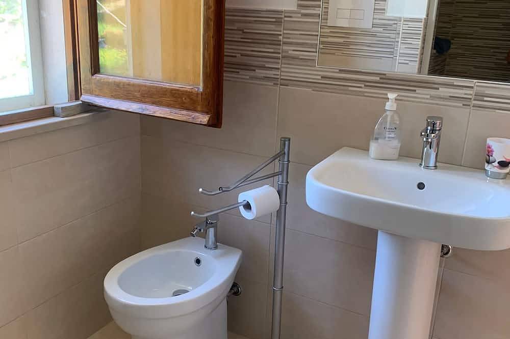 Entire apartment, Giulietta apartment with sea view and garden with pets allowed in Gargano