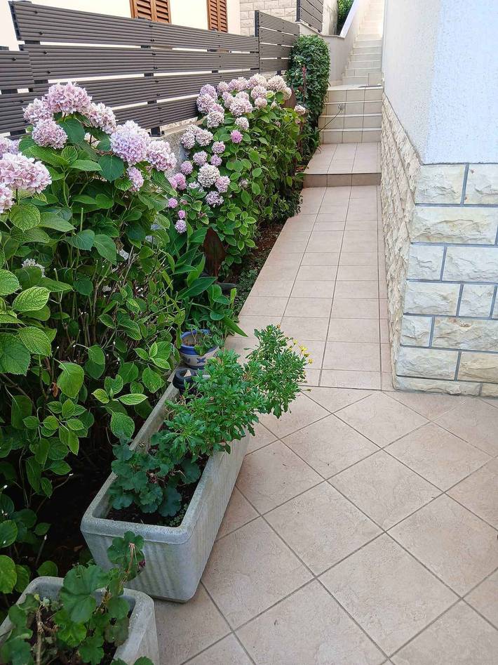 Ganze Ferienwohnung, Ferienwohnung mit Terrasse und Grill in Poljana, Insel Ugljan