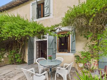 Gîte pour 5 personnes, avec terrasse et jardin à Montignac