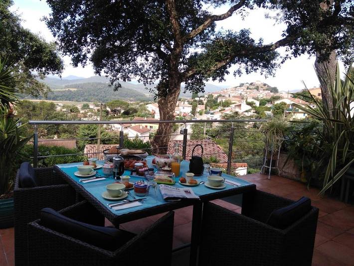 Alojamiento y desayuno para 3 personas, con vistas y jardín - 1