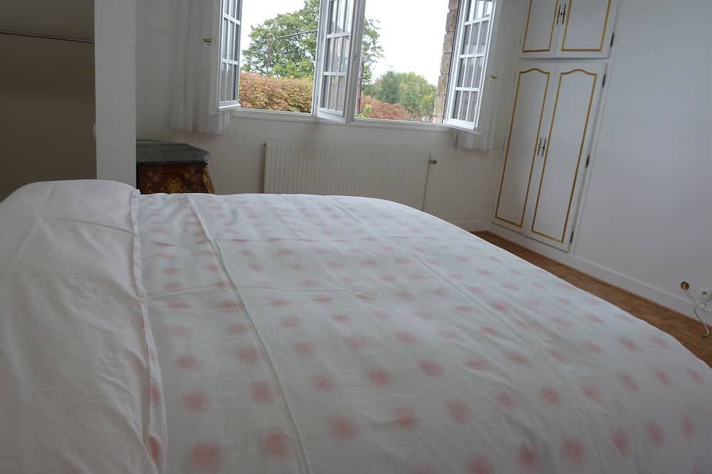 Gran chalet a pocos minutos de París\ncon Jardín, 2 Estacionamientos in Le Kremlin-Bicêtre, Valle del Marne
