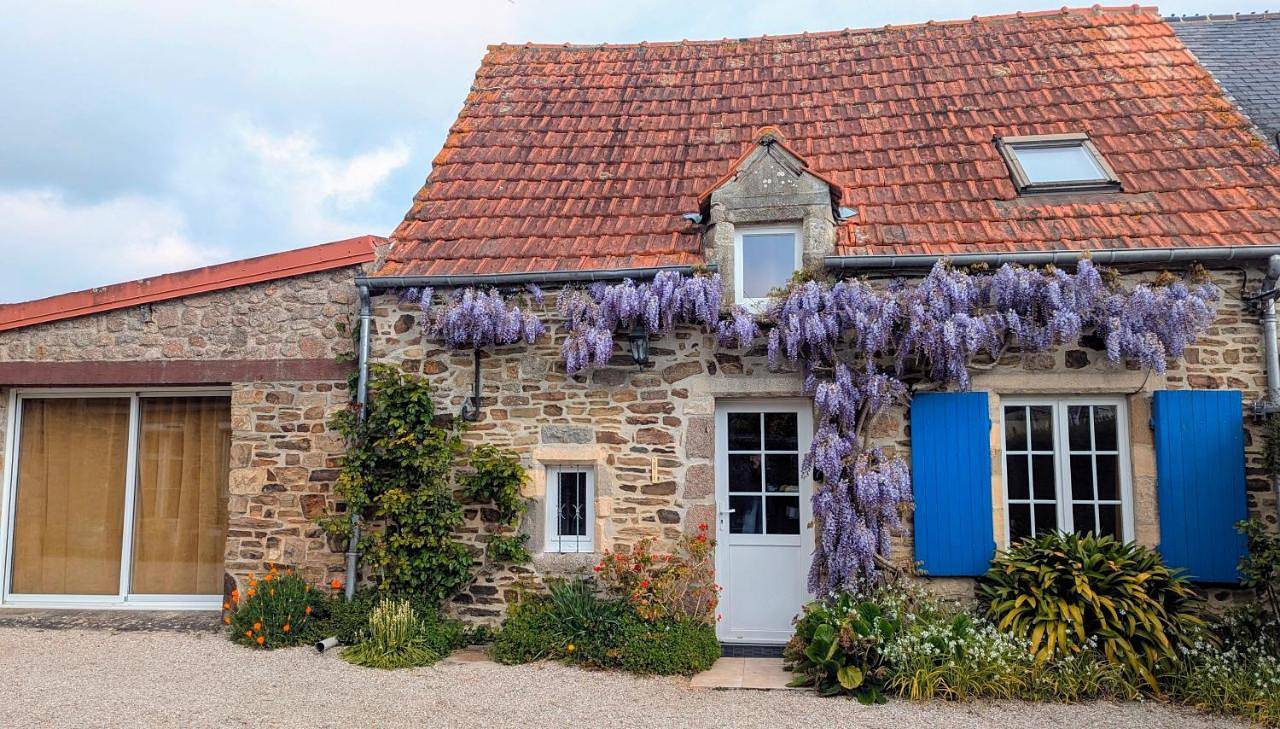 La Glycine, maison normande proche de la mer et des lieux touristiques in Quettehou, Région de Cherbourg