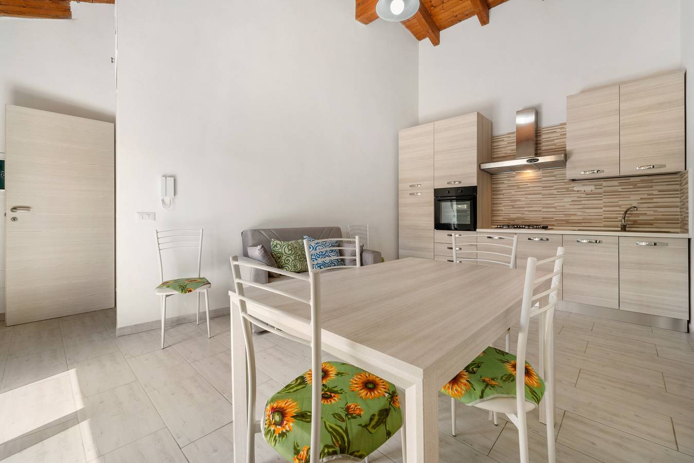 Apartamento entero, Apartamento 'Maria Rosa' con Terraza Privada, Wi-Fi y Aire Acondicionado in Teulada (Italia), Provincia de Cagliari