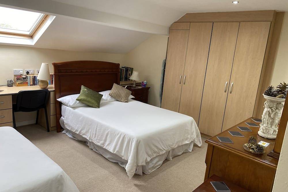 Vous avez le haut de la maison!  Grande chambre et grande salle de bain. in Bury, Grand Manchester