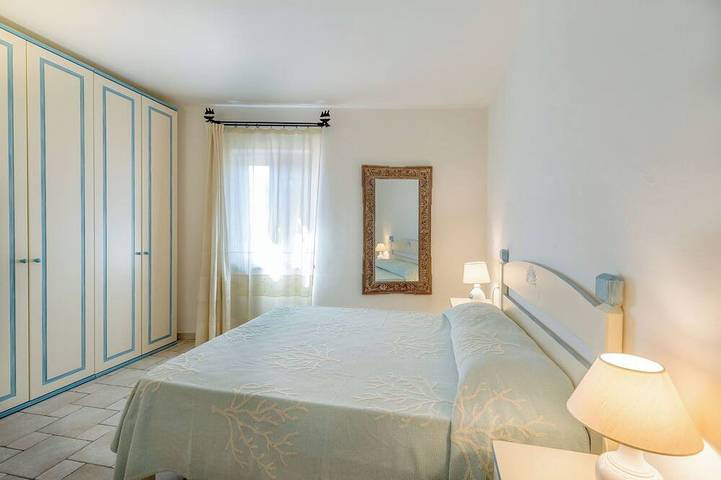 Ganze Wohnung, Terrasse & Meerblick – zu Fuß zum Strand und Dorf in Cannigione, Arzachena