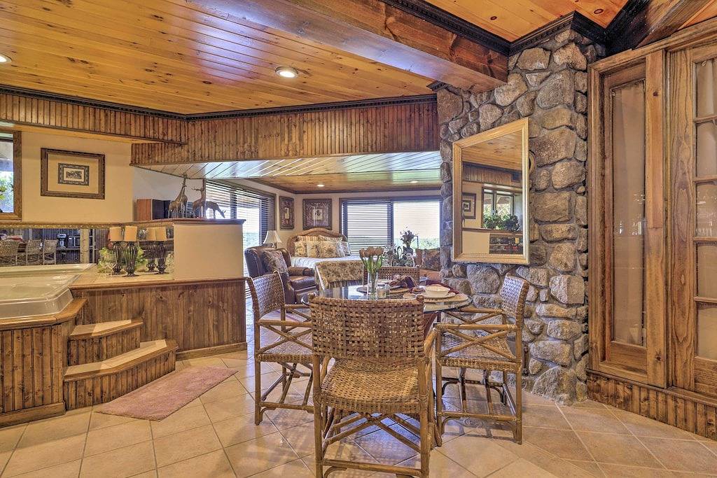 Ganze Wohnung, Cozy Studio: Indoor Hot Tub & Inground Pool Access in Connecticut