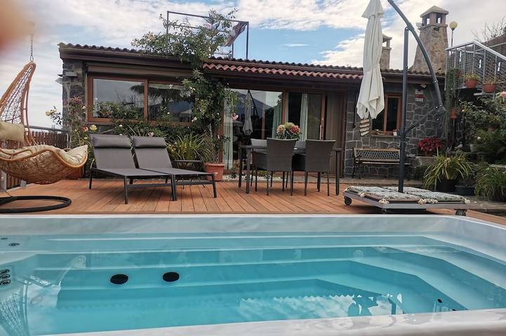 Villa for 4 people, with hot tub and garden as well as terrace - 1