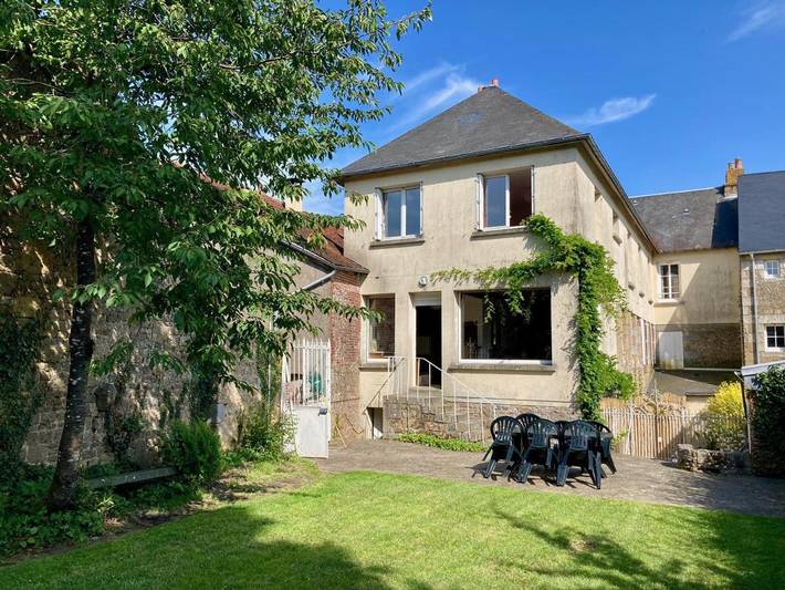 Location de vacances pour 14 personnes, avec Terrasse et Jardin à Carrouges