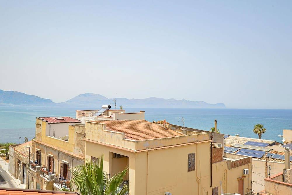 Entire apartment, Cozy apartment in Balestrate with Wifi in Balestrate, Palermo Province