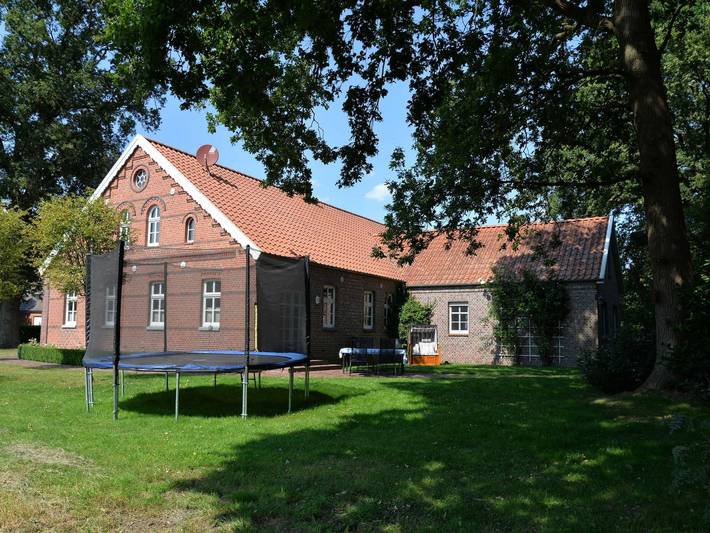 Ferienhaus für 4 Personen, mit Whirlpool und Terrasse sowie Garten und Sauna in Leer und Umgebung