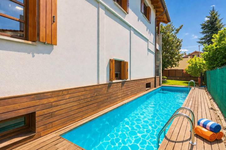 Casa rural para 10 personas, con Balcón y Terraza además de Jardín y Piscina en Cuenca de Pamplona - 2