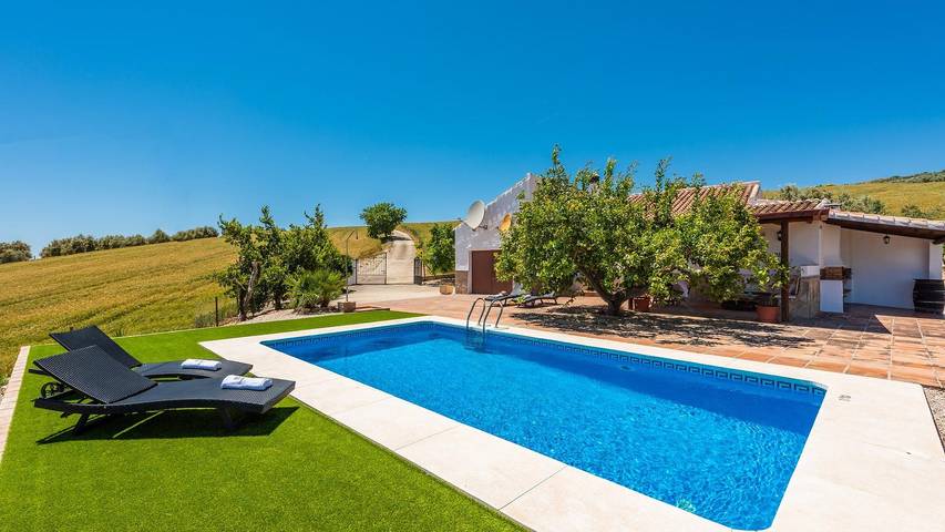 Villa for 4 people, with balcony/terrace and pool - 1