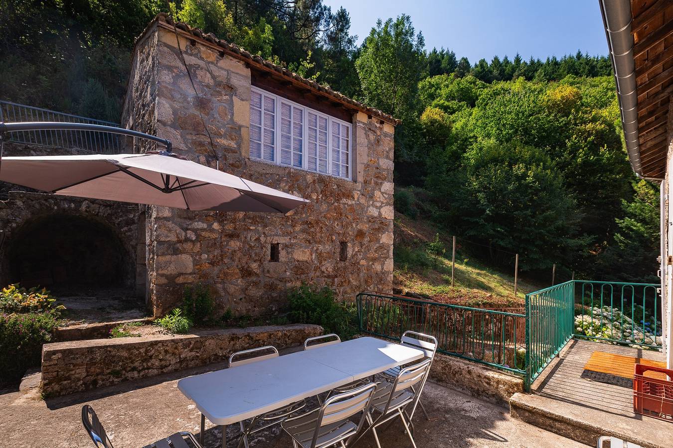 Ferienhaus „Mas Le Manoulier, 14 Personen“ mit Bergblick, privatem Pool & Terrasse in Saint-Sauveur-de-Montagut, Parc naturel régional des Monts d'Ardèche