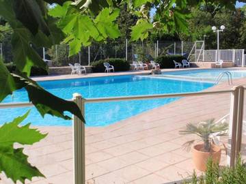 Mobil home pour 4 personnes, avec bassin pour enfant, animaux acceptés à Chauzon