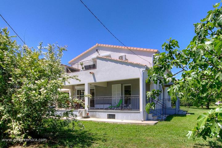 Gîte pour 4 personnes, avec Terrasse ainsi que Jardin et Vue