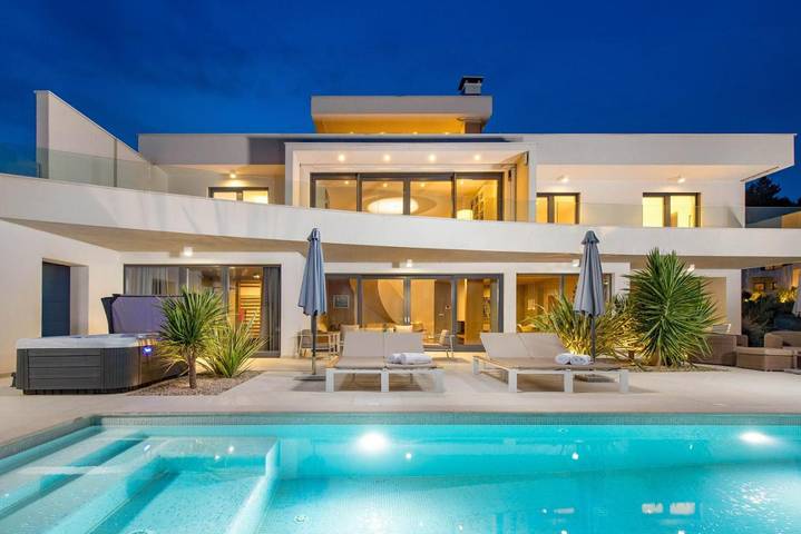 Villa pour 8 personnes, avec piscine et jardin ainsi que sauna et jacuzzi à Rabac - 3