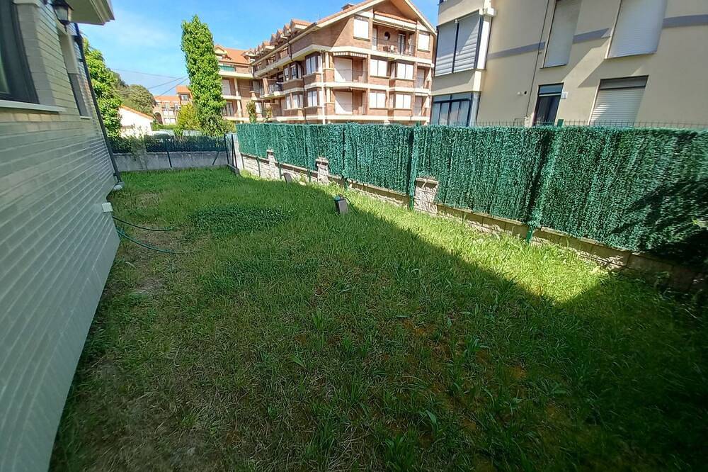 Entire apartment, Maravilloso Bajo con Gran Jardín in Noja, Cantabrian Coast