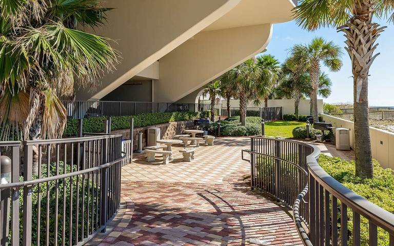 Vacation rental for 10 people, with pool and balcony as well as hot tub by Orange Beach