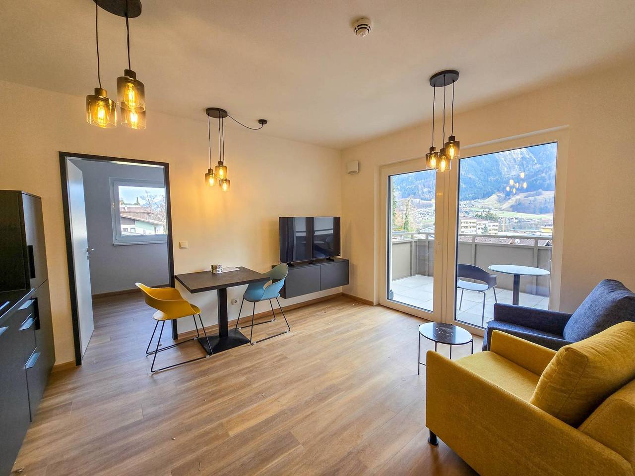 Ganze Wohnung, Stilbewusstes Apartment im Zentrum von Jenbach in Jenbach, Bezirk Schwaz