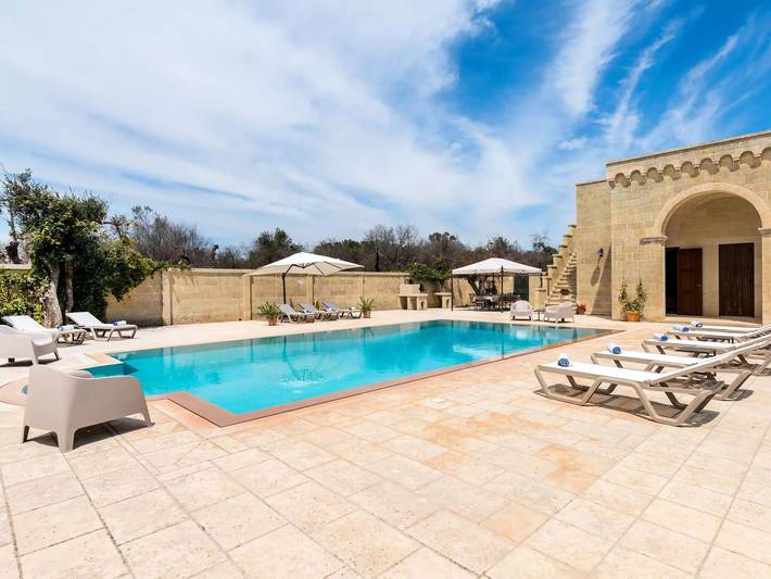 Villa for 10 personer, med badebasseng og hage - 1