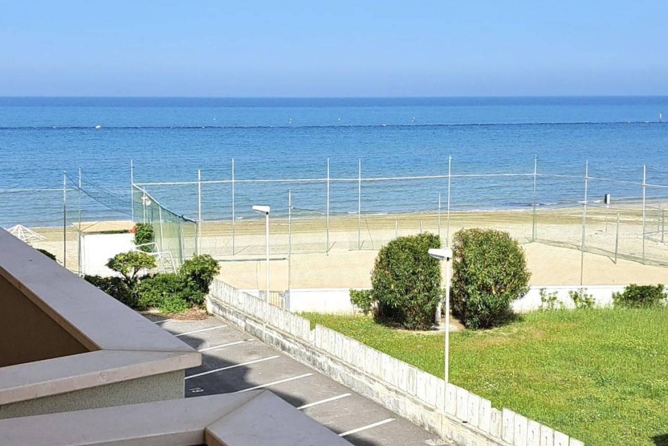 Appartamento intero, F007 – Fano, monolocale fronte mare in residence con piscina in Torrette, Valle del Metauro