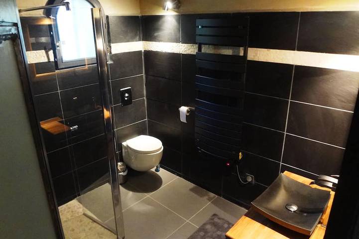 Appartement entier, Au calme à Uzès 70m² clim: 2ch., 5 pers., piscine10X5, gd jardin, terrasse, Wifi in Uzès, Région de Nîmes