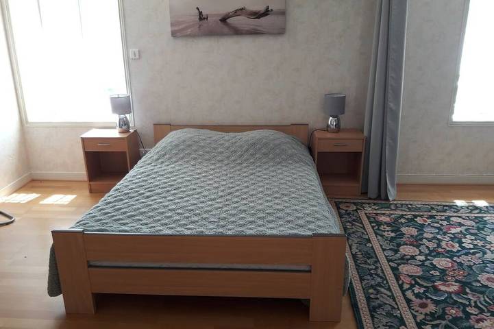 Gîte pour 6 personnes, avec jardin et piscine à Saint-Hilaire-la-Palud - 2