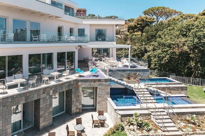 Villa for 31 people, with garden and balcony in Sorrento