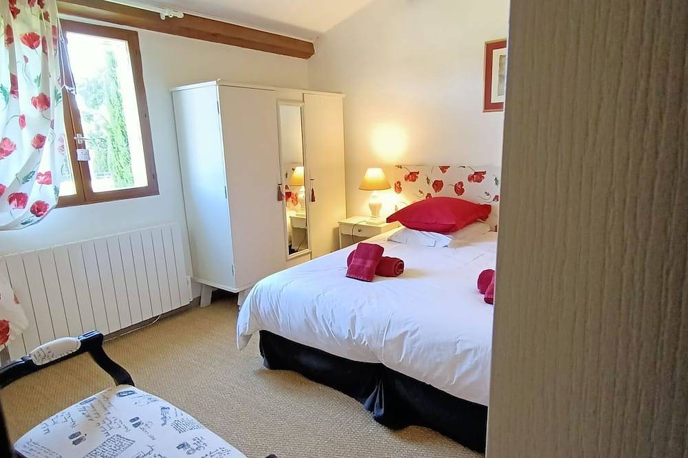 Komfortables Ferienhaus 3 Personen max mit Pool in der Nähe von Isle sur Sorgue in Le Thor, Vaucluse