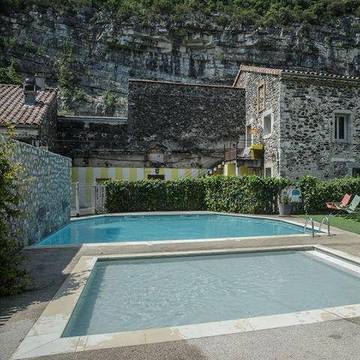 Location de vacances pour 5 personnes, avec jardin ainsi que terrasse et piscine, animaux acceptés à Saint-Thomé