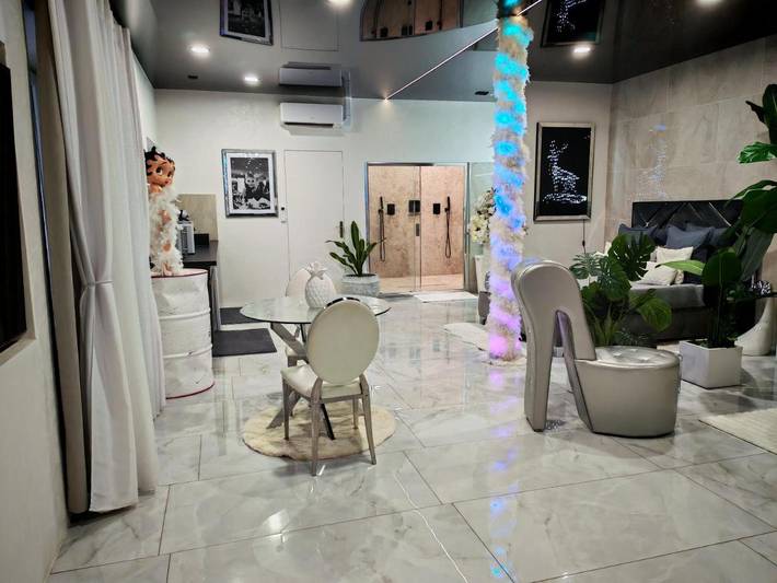 Gîte pour 2 personnes, avec jacuzzi et terrasse ainsi que piscine et sauna à Beaucroissant - 3