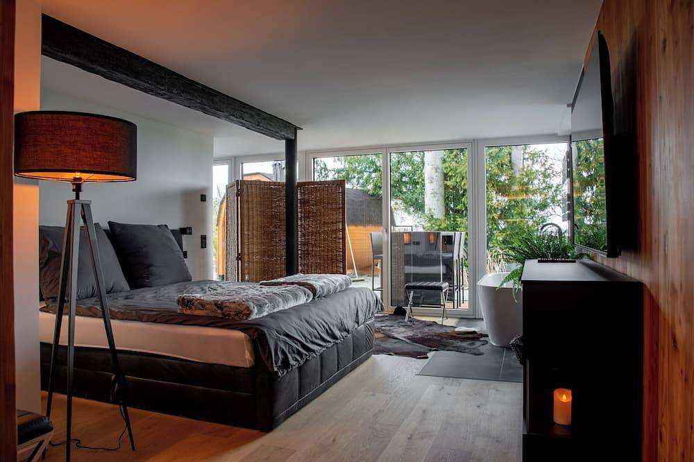 Ganze Wohnung, Luxuriöse Ferienwohnung auf der „Schwäbischen Alb“ mit Terrasse, Pool und Sauna. in Laichingen, Laichingen Region