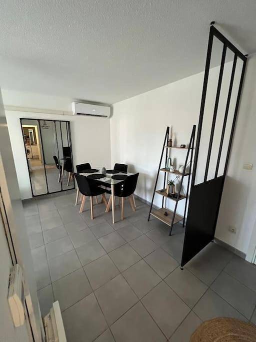 Appartement entier, Joli appt 45 m2 avec terrasse in Lunel, Côte méditerranéenne (France)