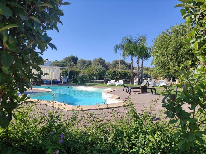 Chambre d’hôte pour 2 personnes, avec terrasse ainsi que jardin et piscine