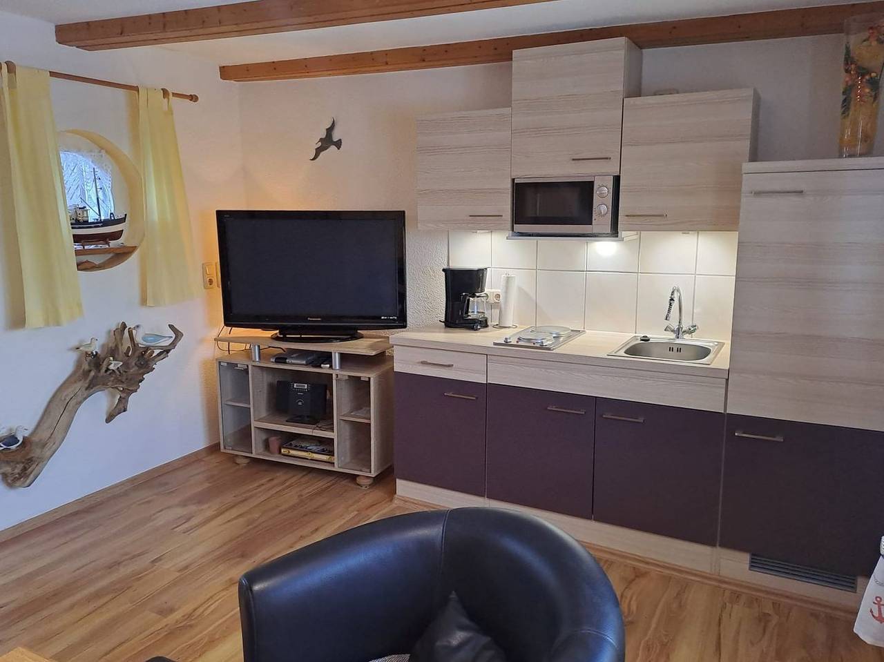 Ganze Wohnung, Kleine maritim und gemütlich eingerichtete Ferienwohnung für 2 Personen - "Koje" in Born a. Darß, Born am Darß
