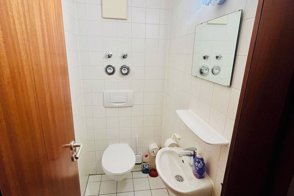 Ganze Wohnung, Monteurwohnung mit 6 Betten und Garten in Bad Cannstatt, Stuttgart