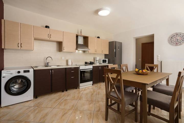 Διαμερίσματα διακοπών για 8 άτομα, με Μπαλκόνι/Βεράντα στους Αμπελόκηπους Ζακύνθου