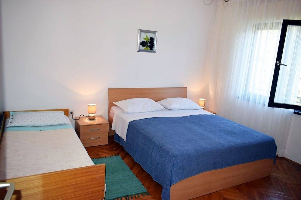 Entire apartment, Three bedroom apartment with terrace and sea view Ugljan (A-8493-a) in Ugljan, Ugljan Island