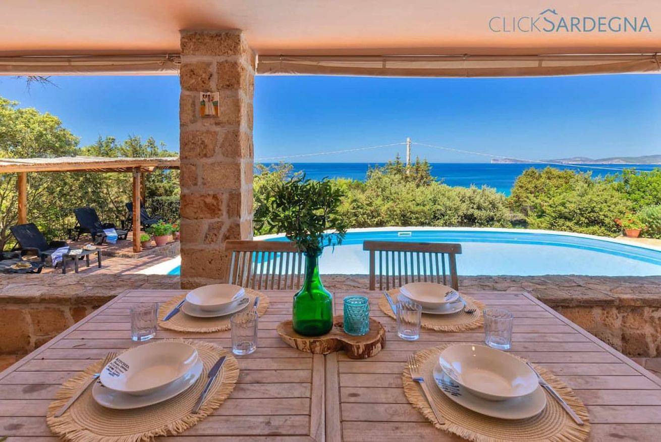 Villa Julia vista con piscina ad uso esclusivo vista mare spettacolare in Alghero, Provincia di Sassari