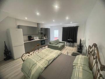 Gîte pour 2 personnes, avec terrasse et jardin à Watford