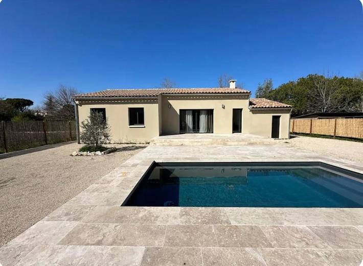 Location de vacances pour 6 personnes, avec jardin ainsi que terrasse et piscine à Mollégès - 2