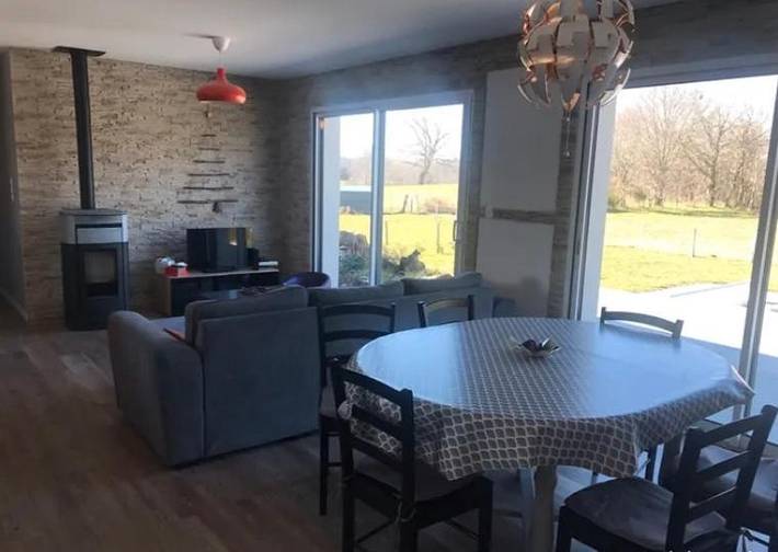 Location de vacances pour 6 personnes, avec vue ainsi que jardin et piscine à Lanobre - 3