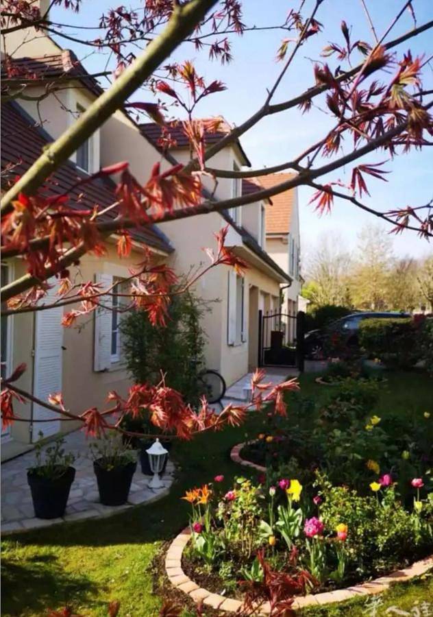 Gîte pour 2 personnes, avec jardin et vue à Bussy-Saint-Georges