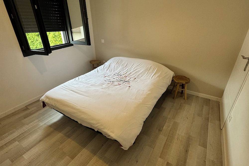 Superb house with garden and swimming pool close to transport links in Avignon, Vaucluse
