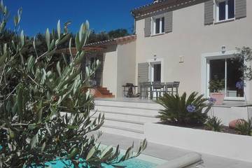 Gîte pour 5 personnes, avec terrasse et jardin à Taulignan