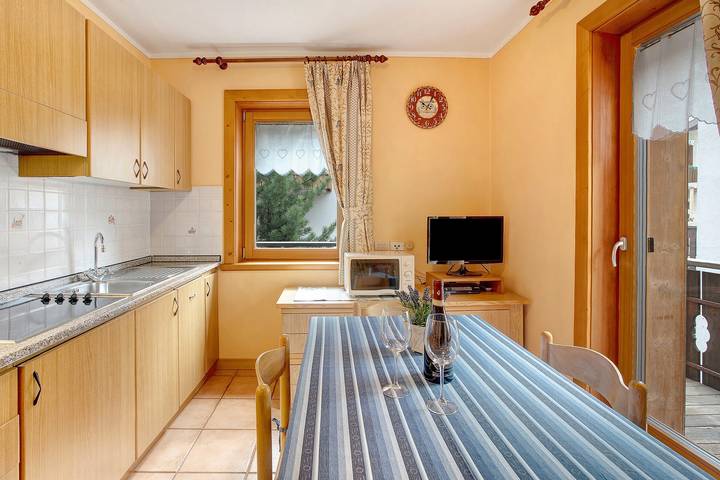 Entire apartment, Apartment 'Bait Dal Cucù Appartamento All' with Mountain View, Shared Garden and Wi-Fi in Livigno (Town), Livigno